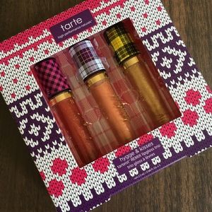 Hygge & Kisses tarteist lipgloss trio by Tarte